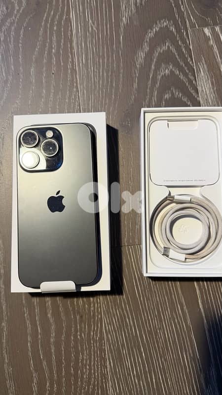 iPhone 15 pro black 2
