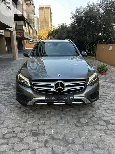 Mercedes GLC 300 4matic 2018 gray on black (clean carfax-53000 miles)