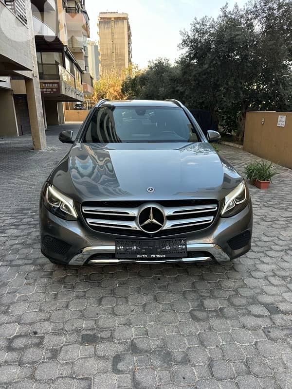 Mercedes GLC 300 4matic 2018 gray on black (clean carfax-53000 miles) 0