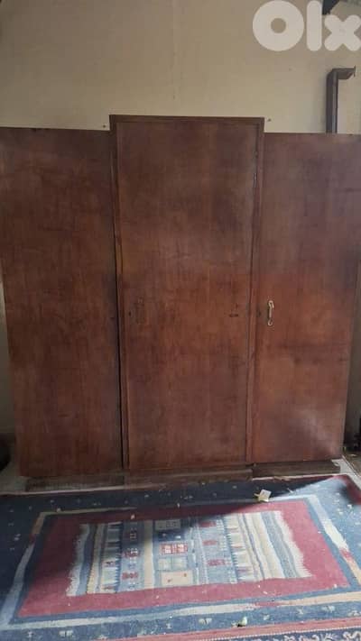 خزانة أنتيك