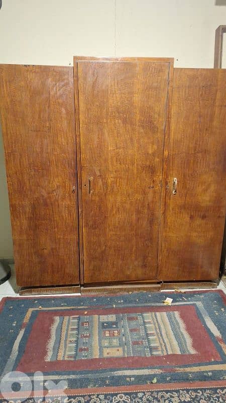 خزانة أنتيك 1