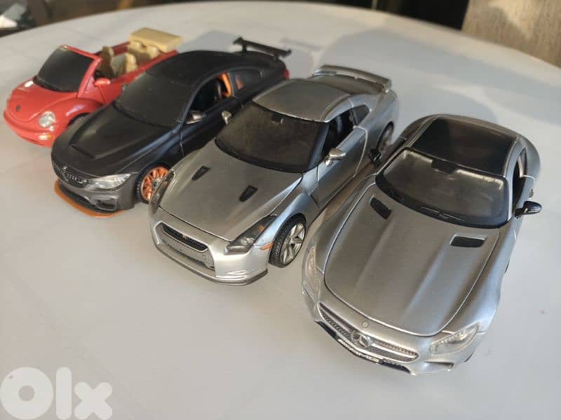 maisto 1/24, 4 cars,new beetle,nissan gtr,mercedes amg gt,bmw m4-gts 1