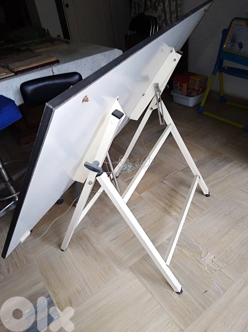 Maquette table chaise et règle d'architecture et d'ingénierie à vendre 6