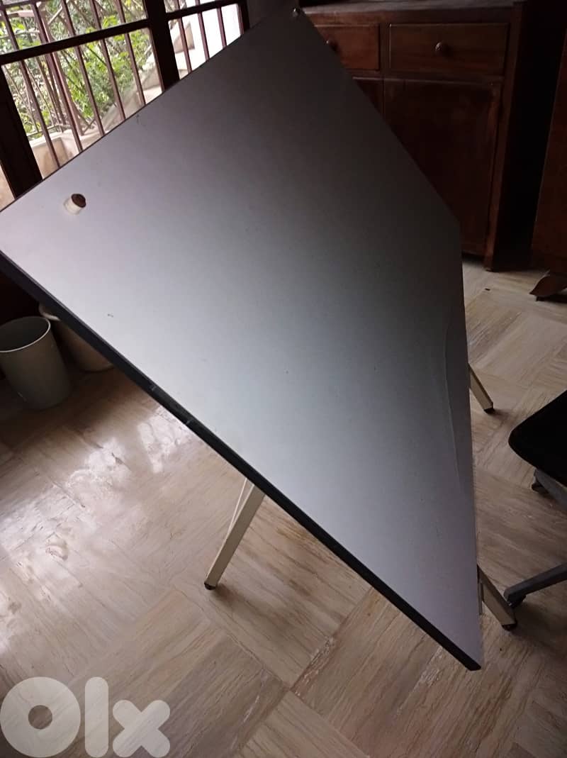 Maquette table chaise et règle d'architecture et d'ingénierie à vendre 14