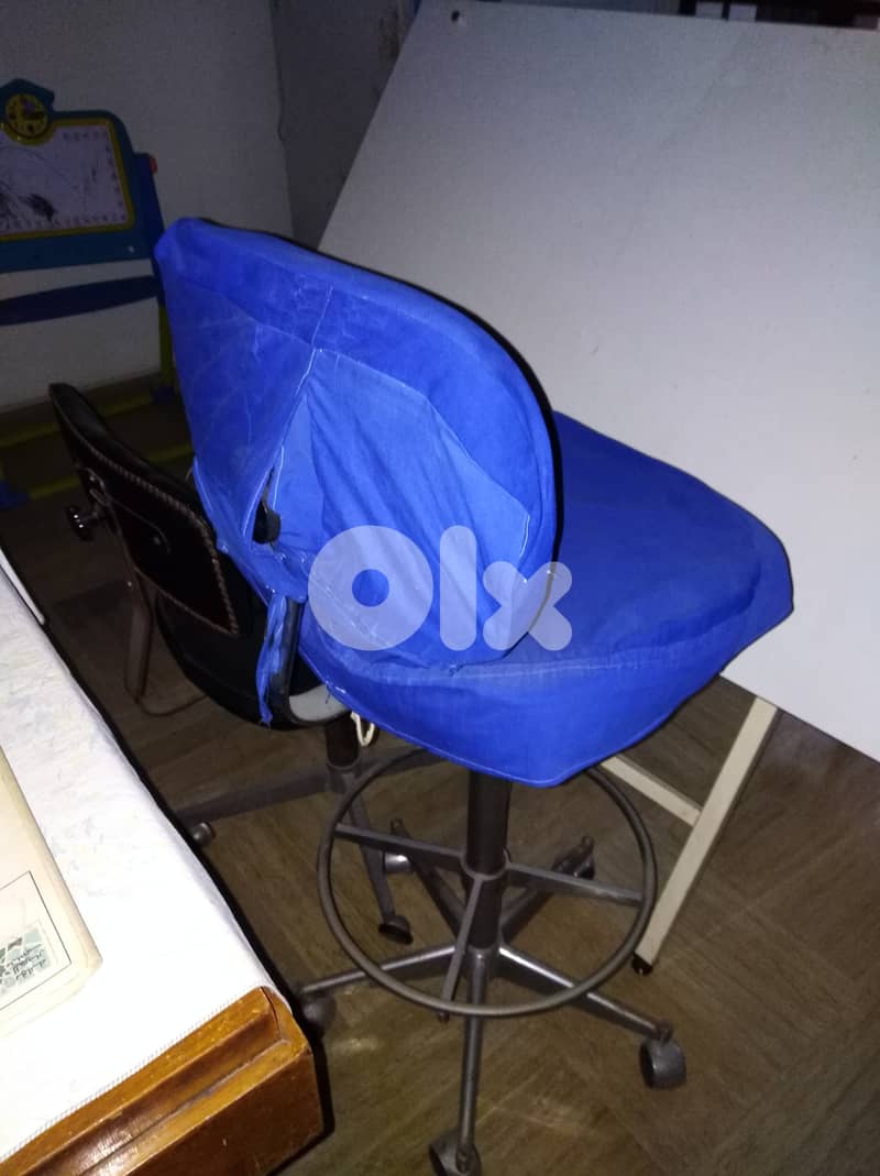 Maquette table chaise et règle d'architecture et d'ingénierie à vendre 16