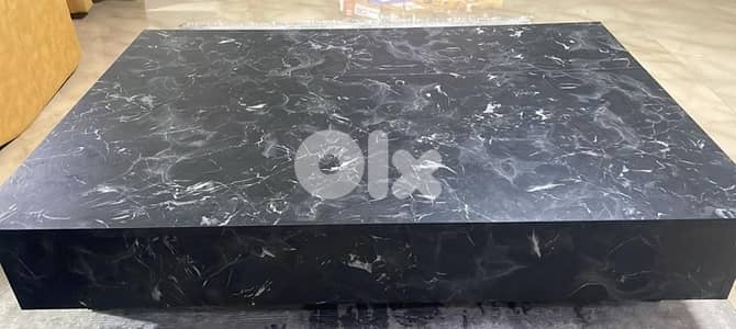 wood table black and white