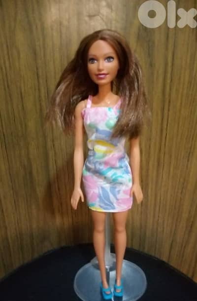 Barbie FASHIONISTAS Mattel 2019 dressed +sleeper shoes as new doll=18$