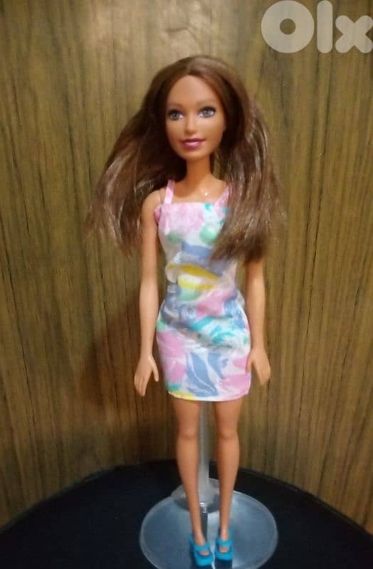 Barbie FASHIONISTAS Mattel 2019 dressed +sleeper shoes as new doll=18$ 0