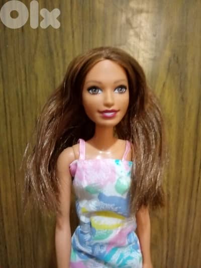 Barbie FASHIONISTAS Mattel 2019 dressed +sleeper shoes as new doll=18$