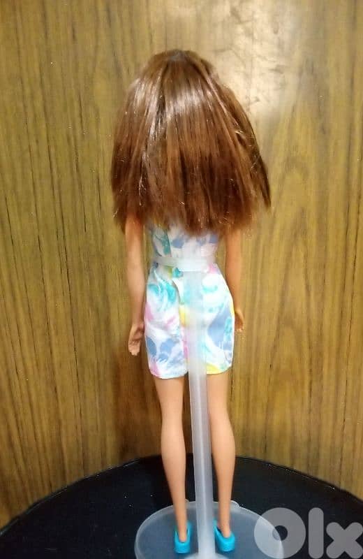 Barbie FASHIONISTAS Mattel 2019 dressed +sleeper shoes as new doll=18$ 2