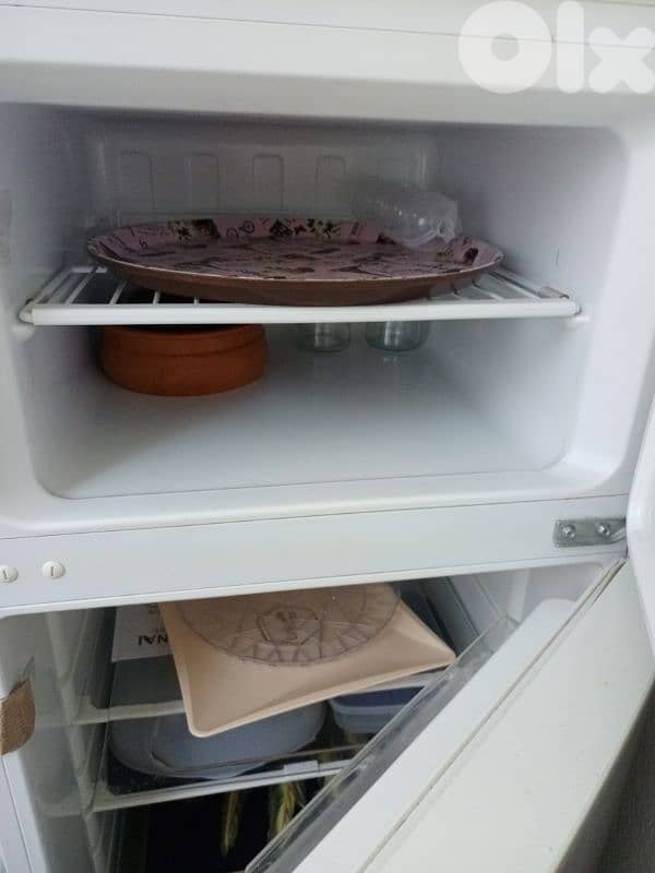 براد وسط بحالة جيدة مصروف اقل من نص امبير 1