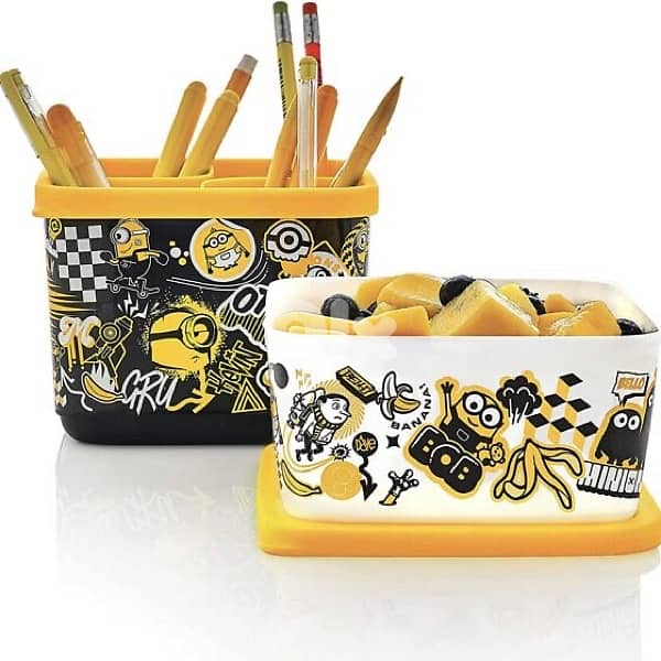 Tupperware lunchboxes and water bottles 3