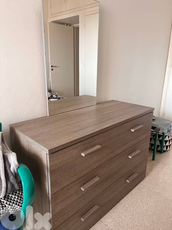 dressing table with mirror and drawers 0