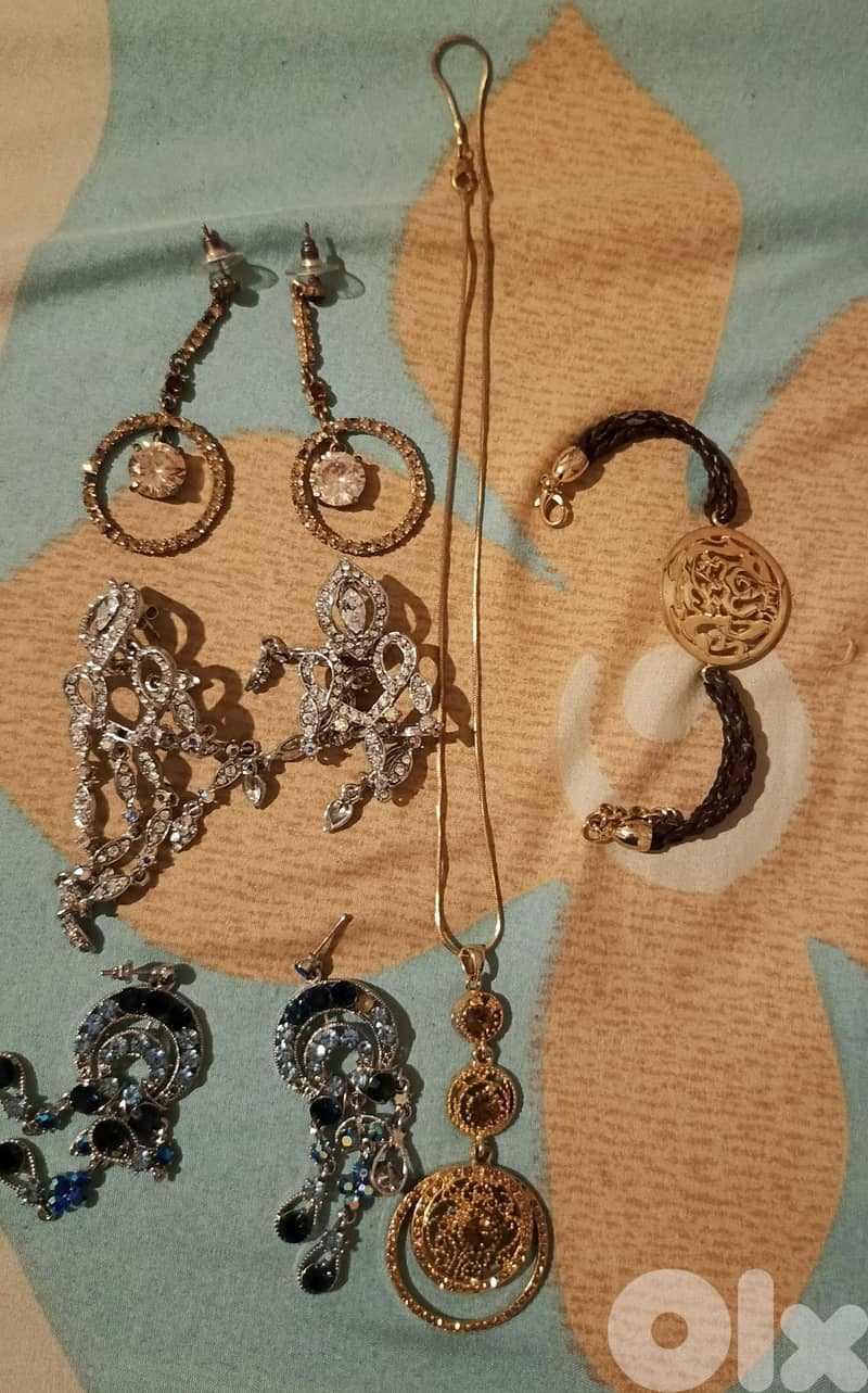 Earring and neklace 0