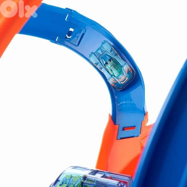 hotwheels corkscrew crash motorized track 6