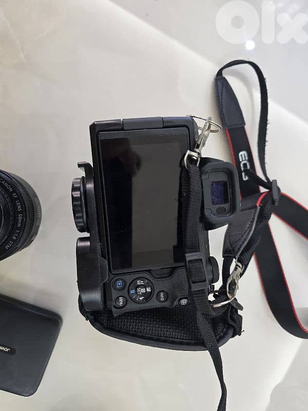 canon eos m50 with alot of accessories 2