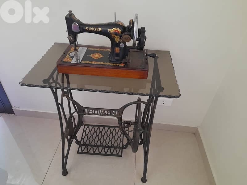 Antique Sewing Machine & Vintage Mirror 1