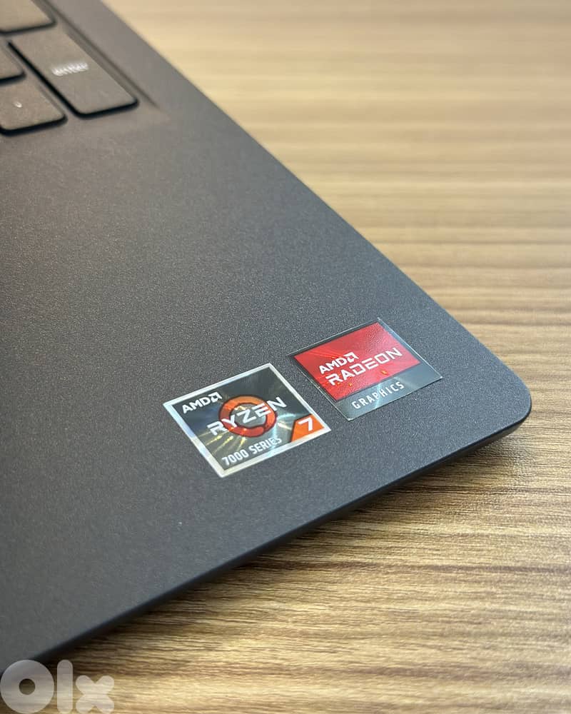 DELL INSPIRON 15 3535 RYZEN 7 7730U VGA RADEON 15.6” FHD TOUCHSCREEN 4