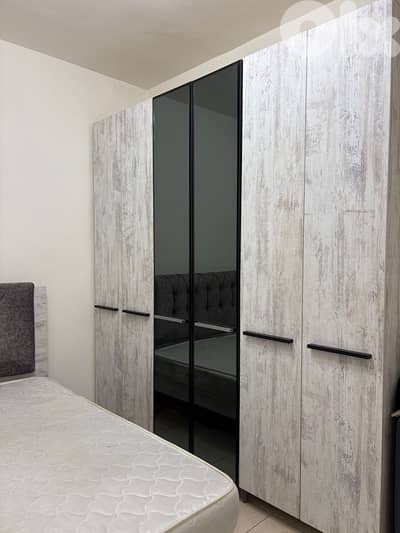 غرفة نوم للبيع بحالة جيدة