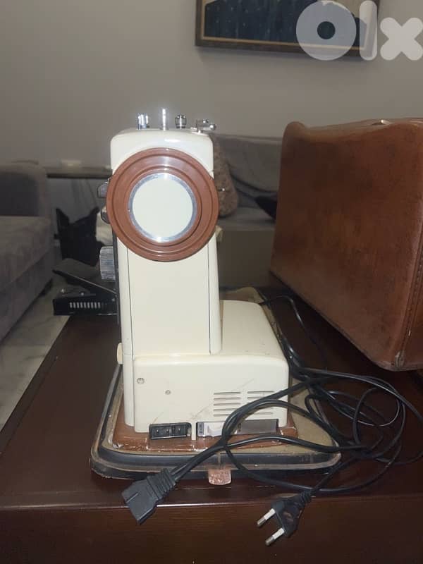 Privileg 485 german heavy duty electric sewing machine 2