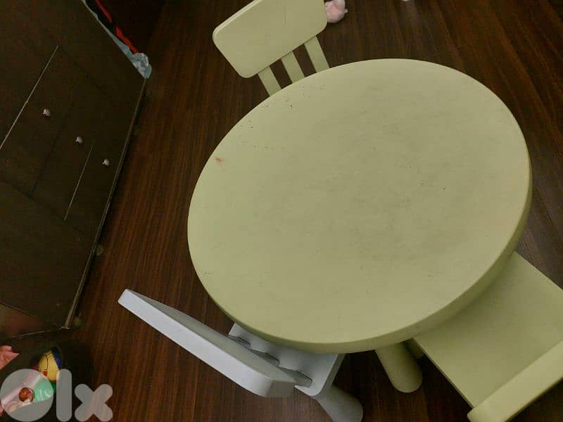 طاولة أطفال مع ٣ كراسي + مرجوحة أطفال + لعبة + ٤ دباديب 0