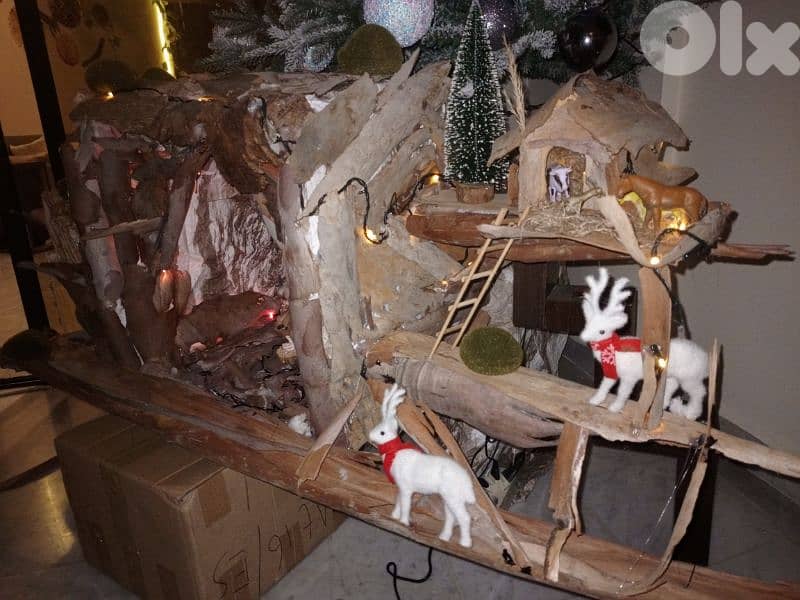 مغارة عيد ميلاد مصنوعة من قشر الشجر 0