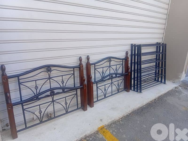 تخوتي اوروبي شبه جديد مفرد 0