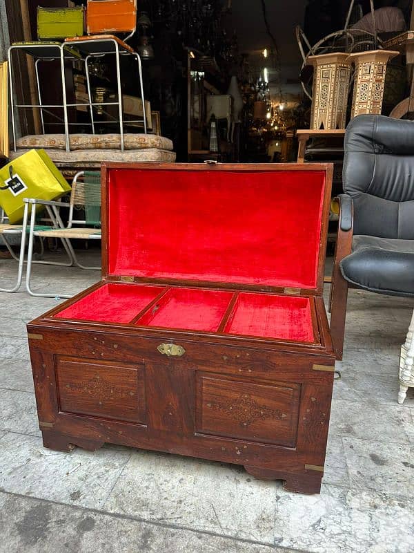 antique box hand made صندوق انتيك روعة خشب جوز تنزيل نحاس 2