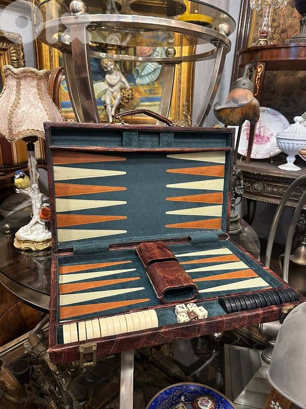 طاولة زهر انتيك شنطة جلد مع كامل الأحجار عضم اصلي روعة 0