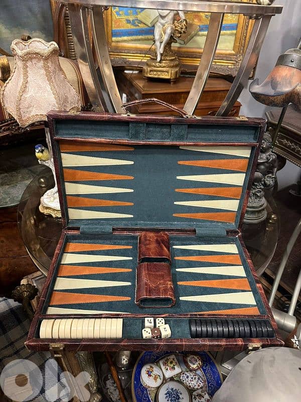 طاولة زهر انتيك شنطة جلد مع كامل الأحجار عضم اصلي روعة 1