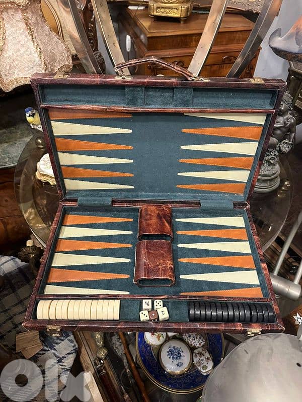 طاولة زهر انتيك شنطة جلد مع كامل الأحجار عضم اصلي روعة 2