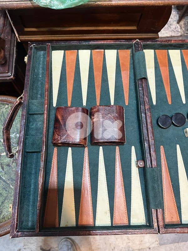 طاولة زهر انتيك شنطة جلد مع كامل الأحجار عضم اصلي روعة 4