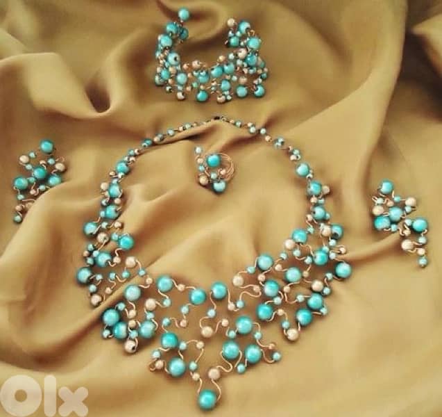 set fake pearl bracelet, neckless, earrings and ring. 0