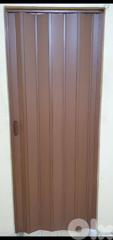 Occardion door used clean very good condition 30$ b ashrafiye 03723895