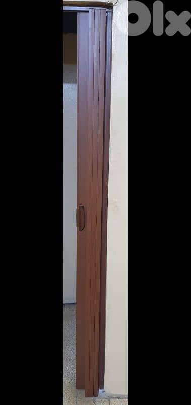 Occardion door used clean very good condition 30$ b ashrafiye 03723895 3