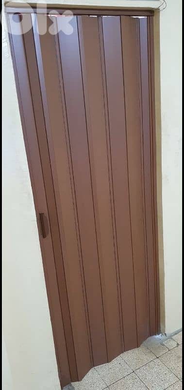 Occardion door used clean very good condition 30$ b ashrafiye 03723895 4