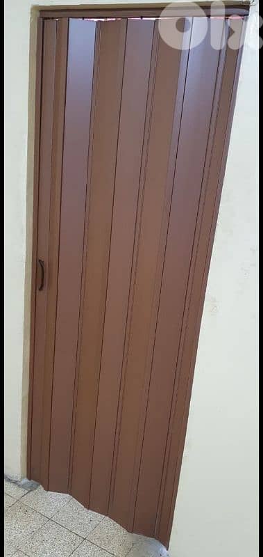 Occardion door used clean very good condition 30$ b ashrafiye 03723895 5