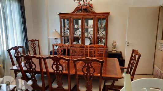 High end dining set in excellent condition