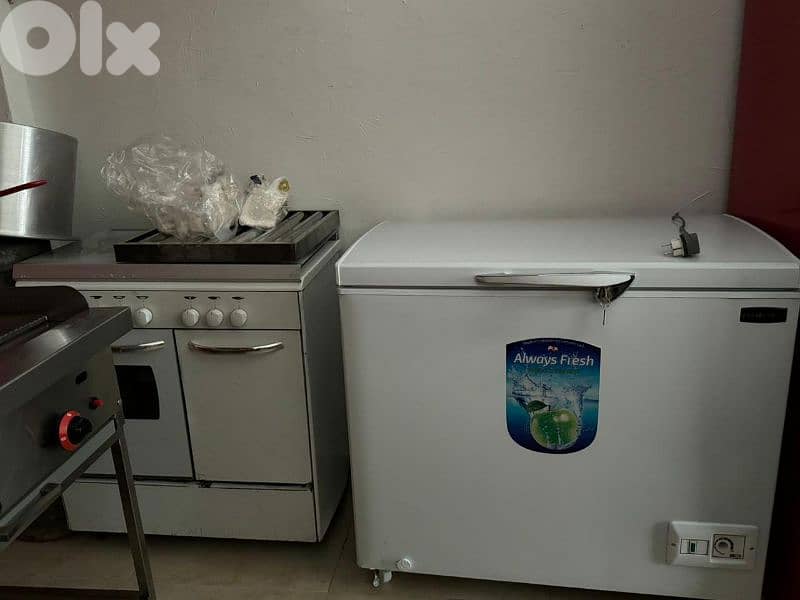 عدة مطعم مستعملة لتواصل:76855854 3