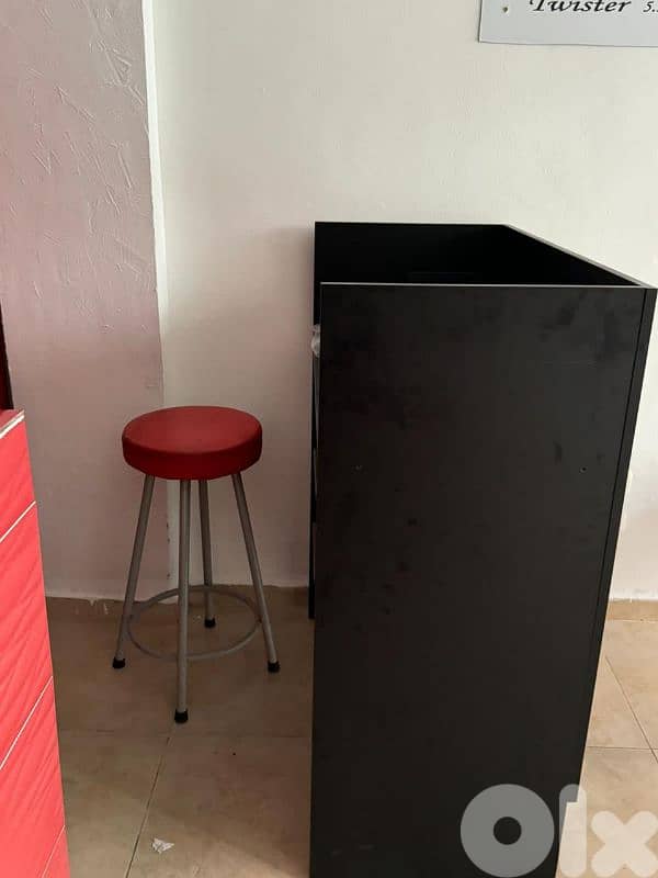 عدة مطعم مستعملة لتواصل:76855854 9