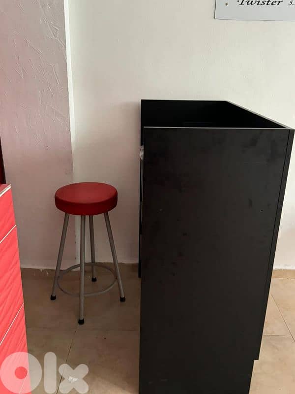 عدة مطعم مستعملة للتواصل:76855854 9