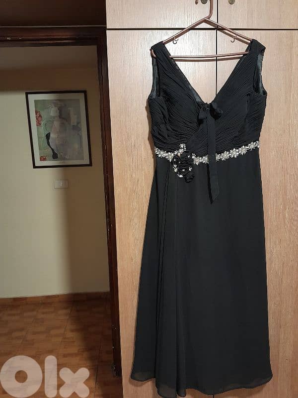 للبيع فستان سهرا بس ب ١٥$ 0