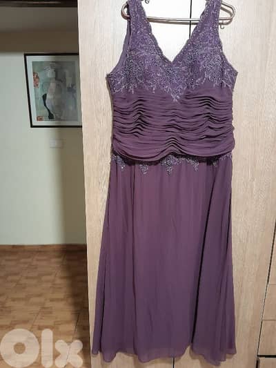 فستان للبيع بس ٣٠$