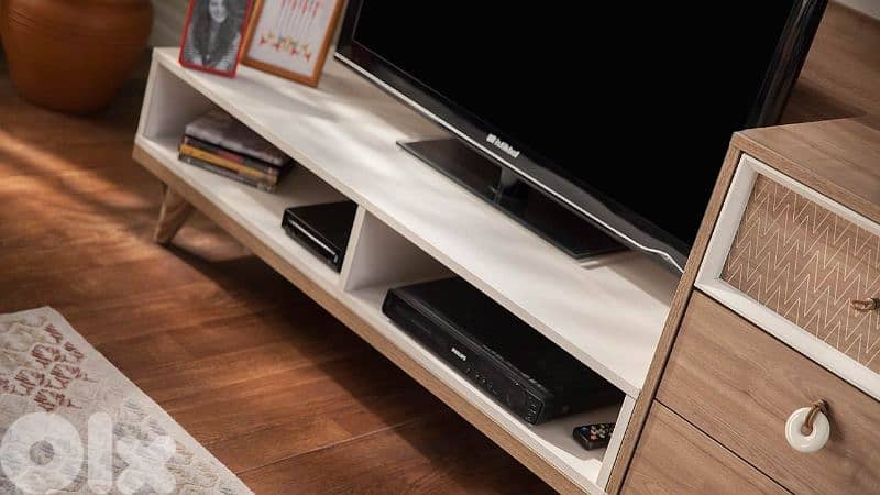 TV Unit from Istikbal خزانة تلفزيون ورفوف كتب من استقبال 2