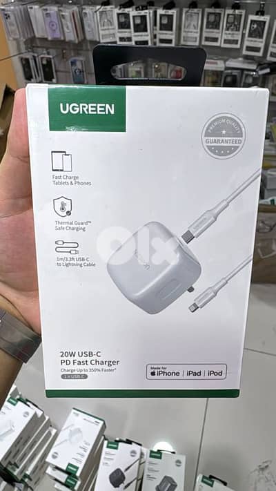 Ugreen 20w usb-c Pd Fast charger 3 pin with 1m lightning cable white