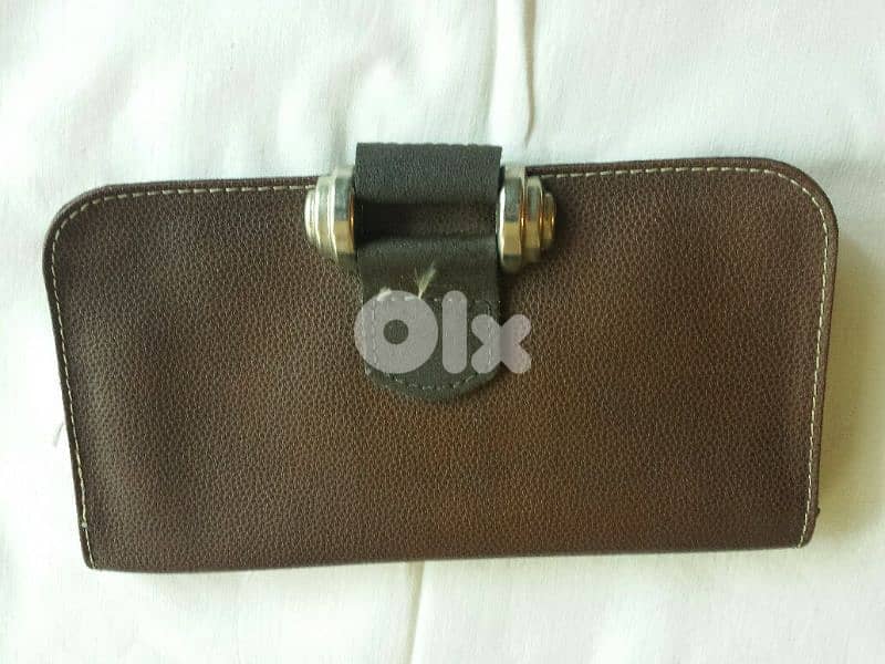 Elegant brown leather wallet - Not Negotiable 0