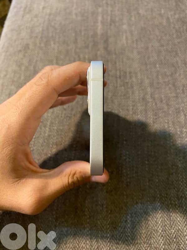 انضف ايفون ١٣ بلبنان 6