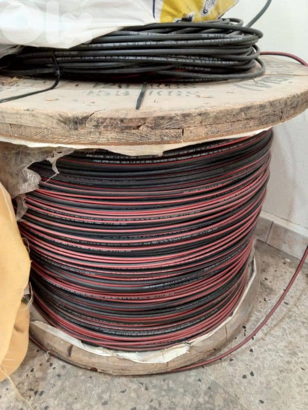 كابلات طاقة شمسية يوجد كميه 0