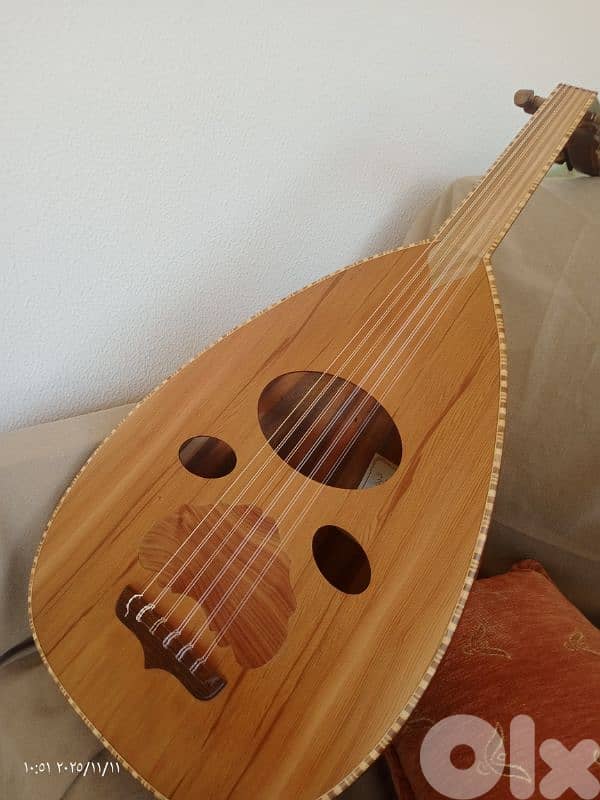 عود  صوت رنان هامة رائعة 1