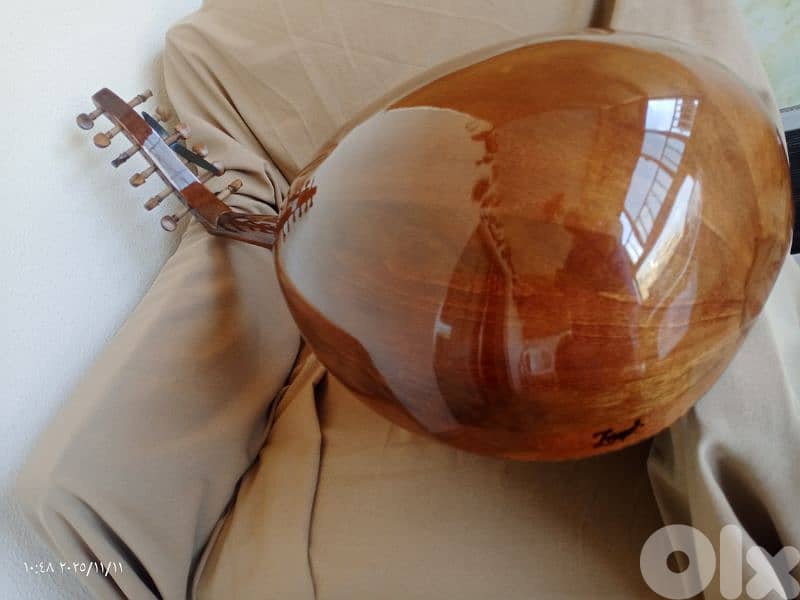 عود  صوت رنان هامة رائعة 4